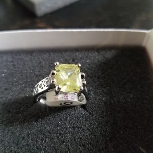 Lia Sophia Appletini Ring~ Size 6 NWT
